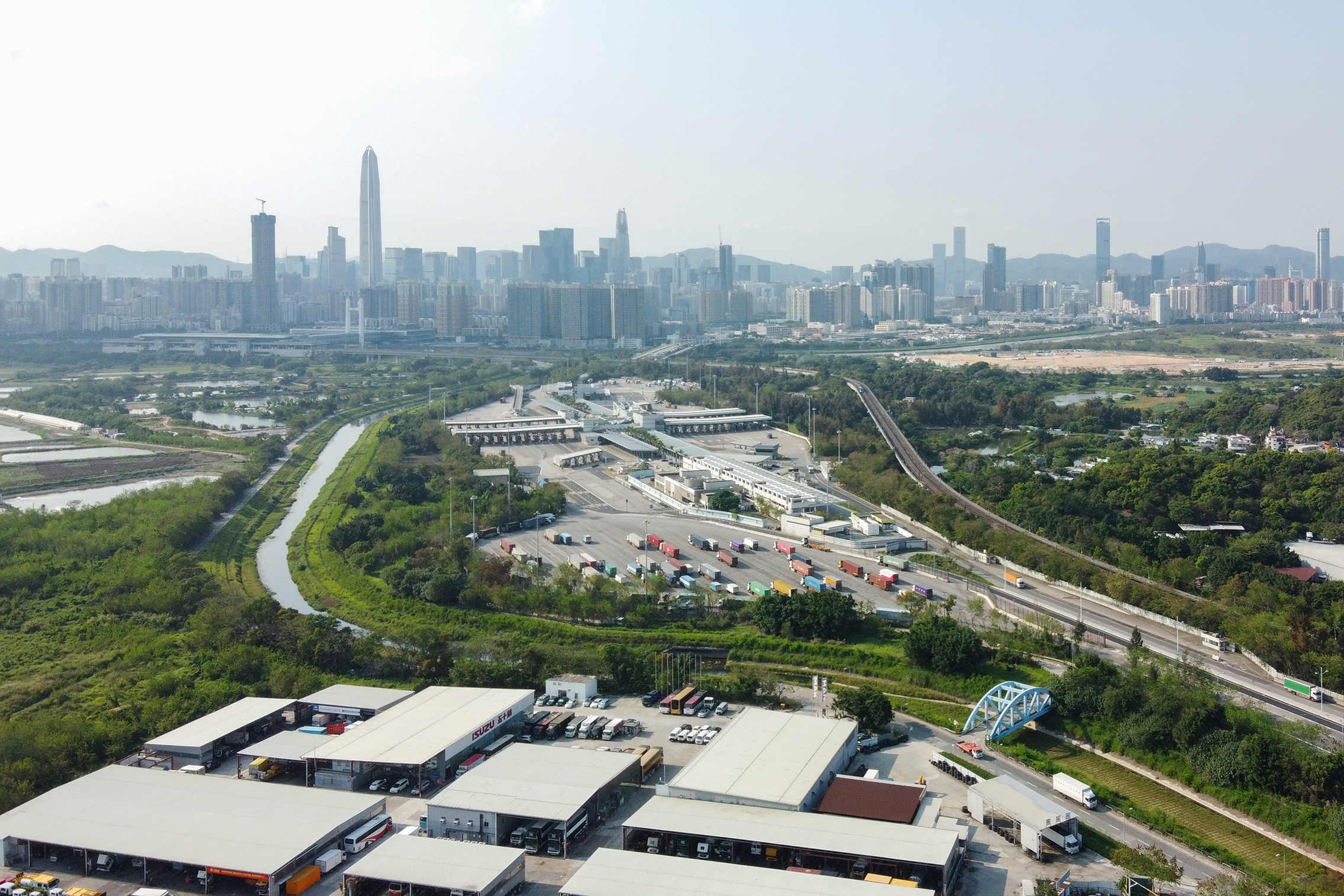 落馬洲香園圍專車